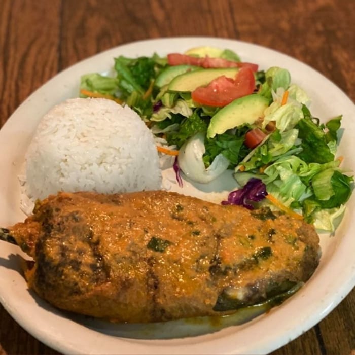 SP23 Chile Relleno, Rice and Guacamole Salad.